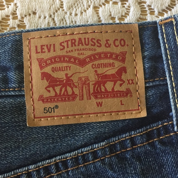 Levi Cherry embroidered shorts - Picture 3 of 9